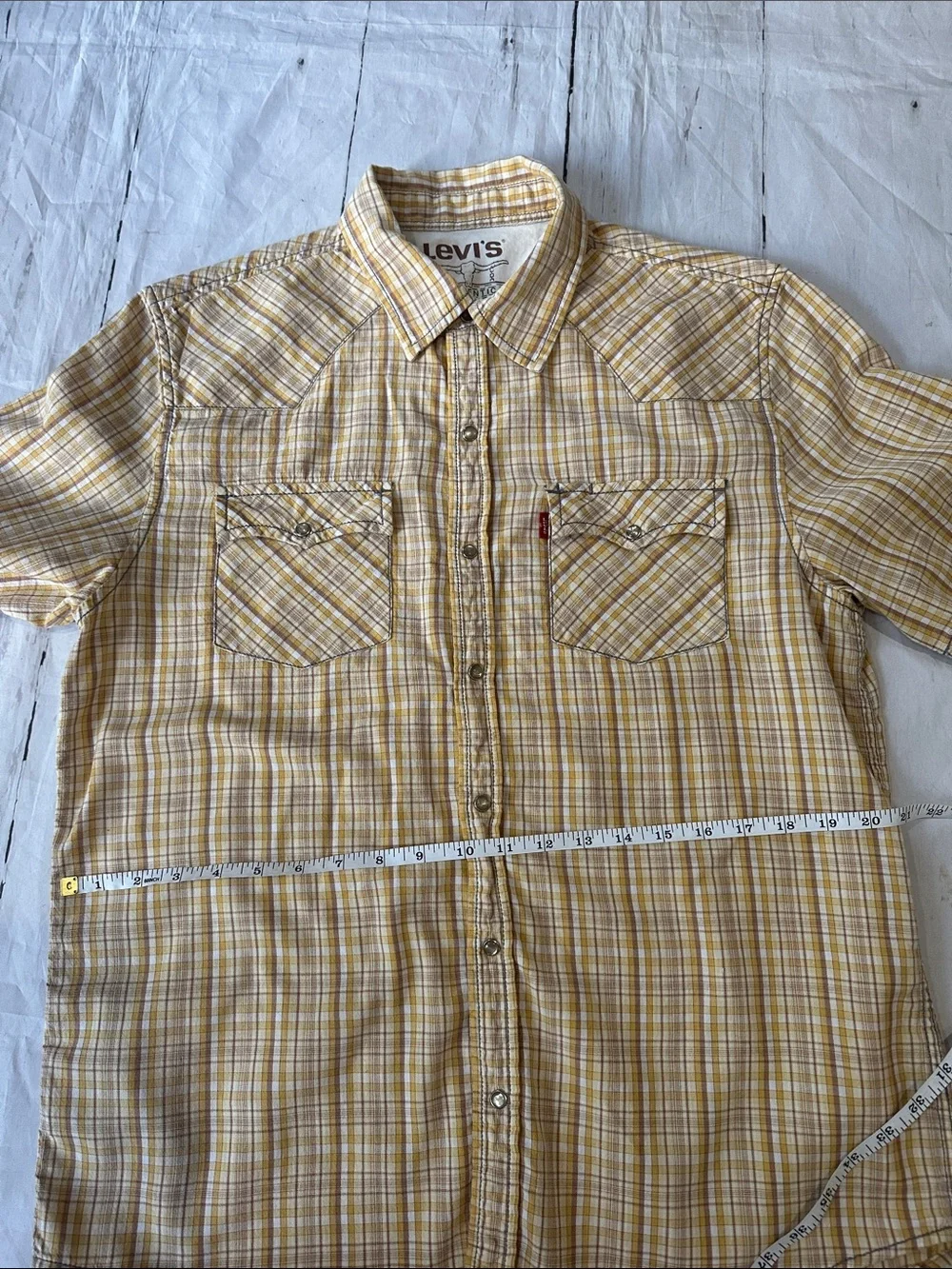 Vintage 90s Levi's Men's Yellow Plaid Short-Sleeve Button-Down Shirt large